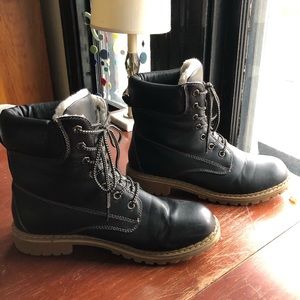 Forever winter combat boots, size 10